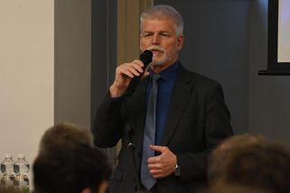Při návštěvě prezidenta na Moravě vyhrožoval na síti, policie muže zadržela - Novinky